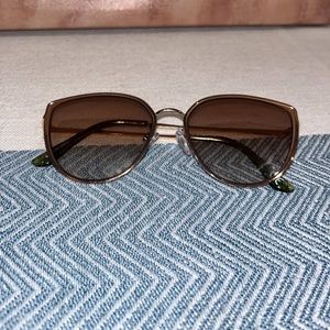 green sunnies ! 🕶️